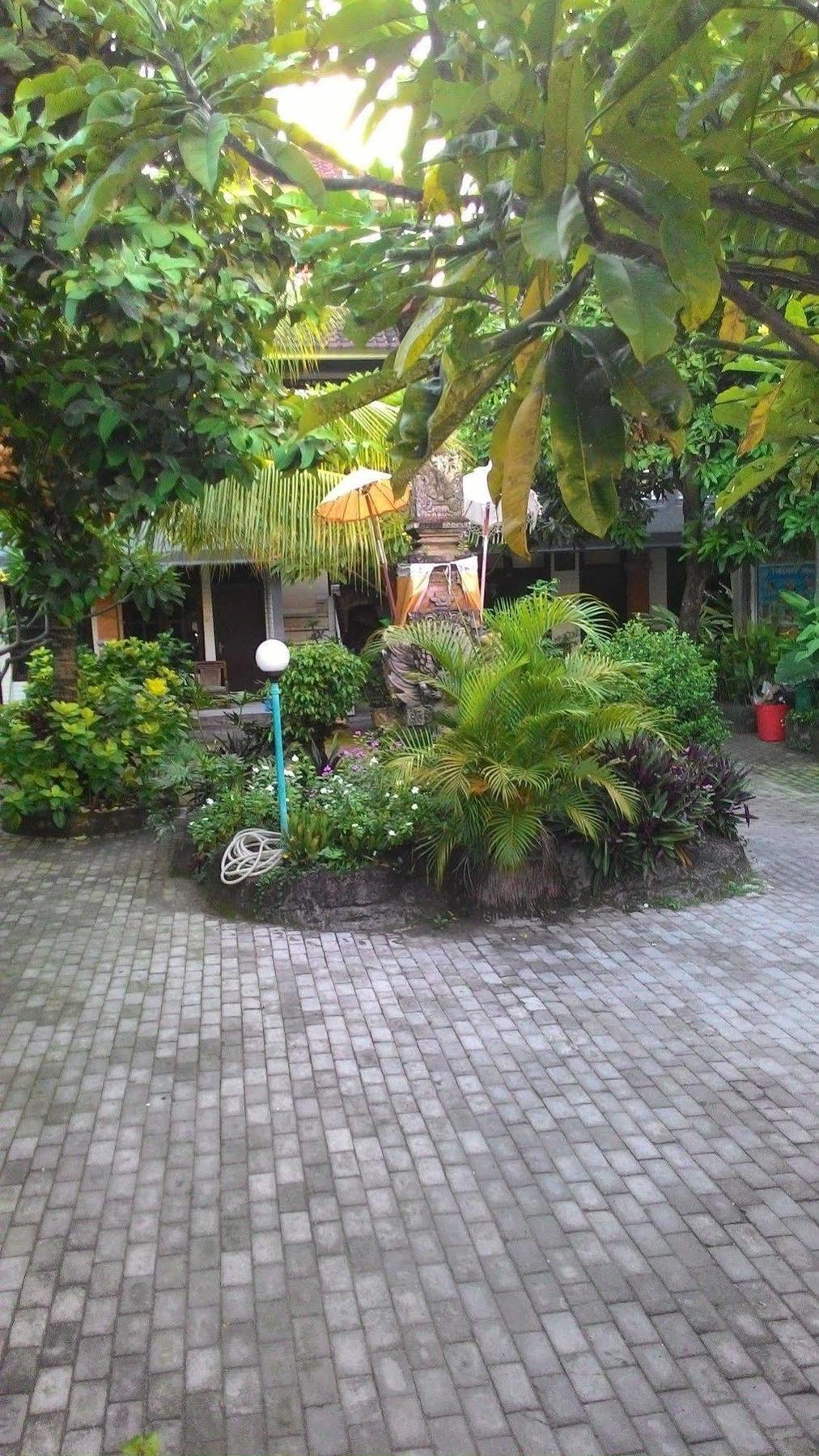 Wisma tamu Mahendra 2*